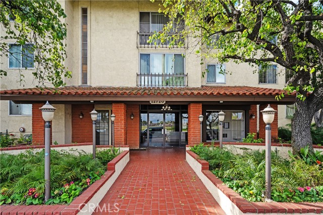 Detail Gallery Image 2 of 17 For 12720 Burbank Blvd. #224,  Valley Village,  CA 91607 - 1 Beds | 1 Baths
