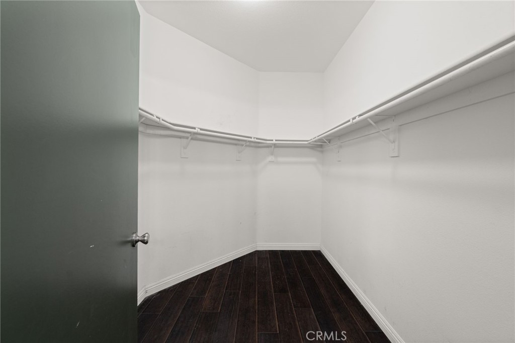 https://media.crmls.org/medias/e0849e2b-2905-4778-954e-eb82e95e371b.jpg?preset=X-Large
