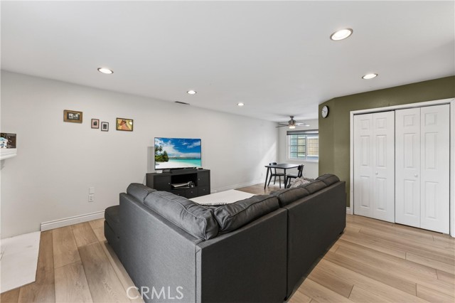 Detail Gallery Image 5 of 41 For 107 W Spring #C,  Long Beach,  CA 90806 - 2 Beds | 2/1 Baths