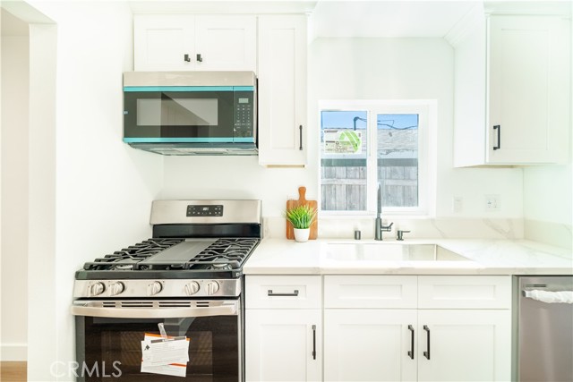 Detail Gallery Image 4 of 22 For 13300 S Largo, Compton,  CA 90222 - 3 Beds | 2 Baths