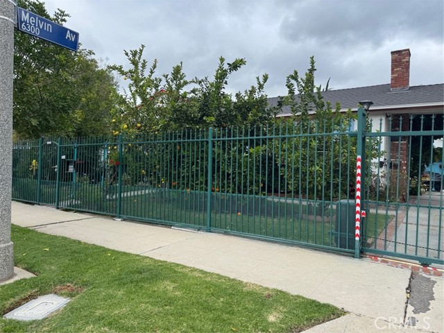 Detail Gallery Image 2 of 69 For 19523 Friar, Tarzana,  CA 91335 - 3 Beds | 2 Baths