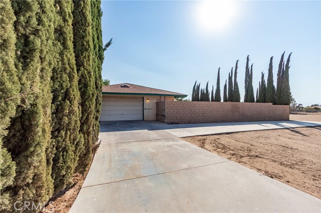 10731 Anaconda Avenue, Oak Hills CA: https://media.crmls.org/medias/e0875de9-12b9-4030-8f57-d4cbb8e35ff4.jpg