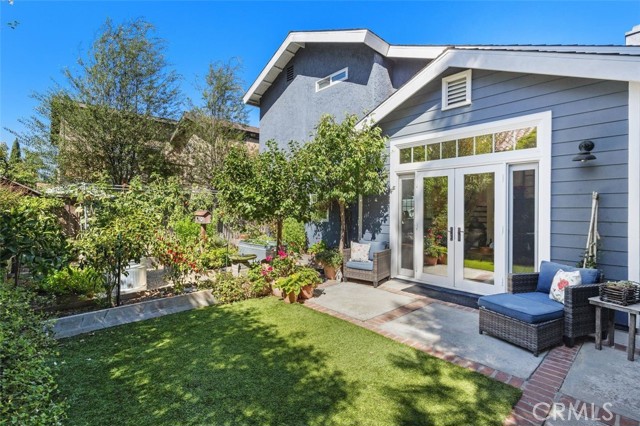 1405 Lakeside Lane, Huntington Beach CA: https://media.crmls.org/medias/e0879ccc-94d4-48ce-8157-46742a66cd45.jpg