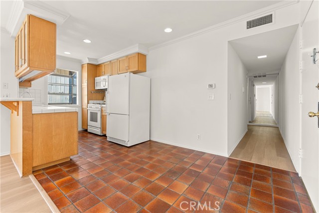 Detail Gallery Image 23 of 55 For 600 Monterey Bld #8,  Hermosa Beach,  CA 90254 - 2 Beds | 2 Baths