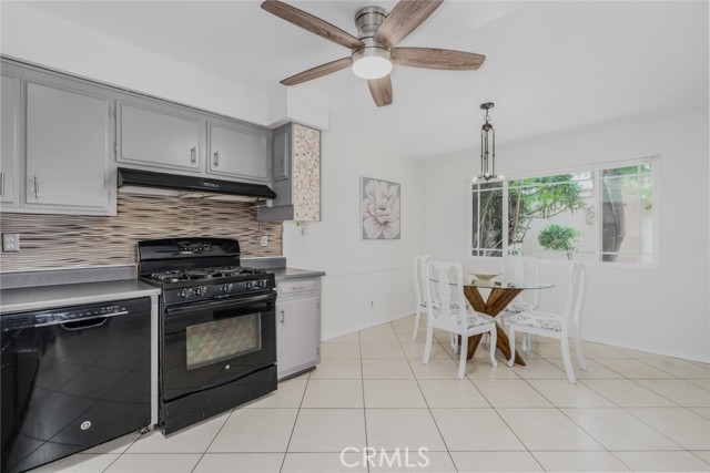 Detail Gallery Image 15 of 37 For 1919 Sherry Ln #28,  Santa Ana,  CA 92705 - 3 Beds | 2 Baths