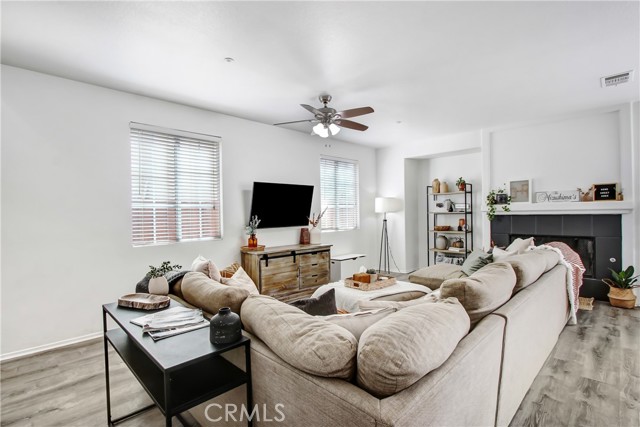 11376 Riverpass Court, Riverside CA: https://media.crmls.org/medias/e0883068-9948-469f-af32-dfafaf81020f.jpg