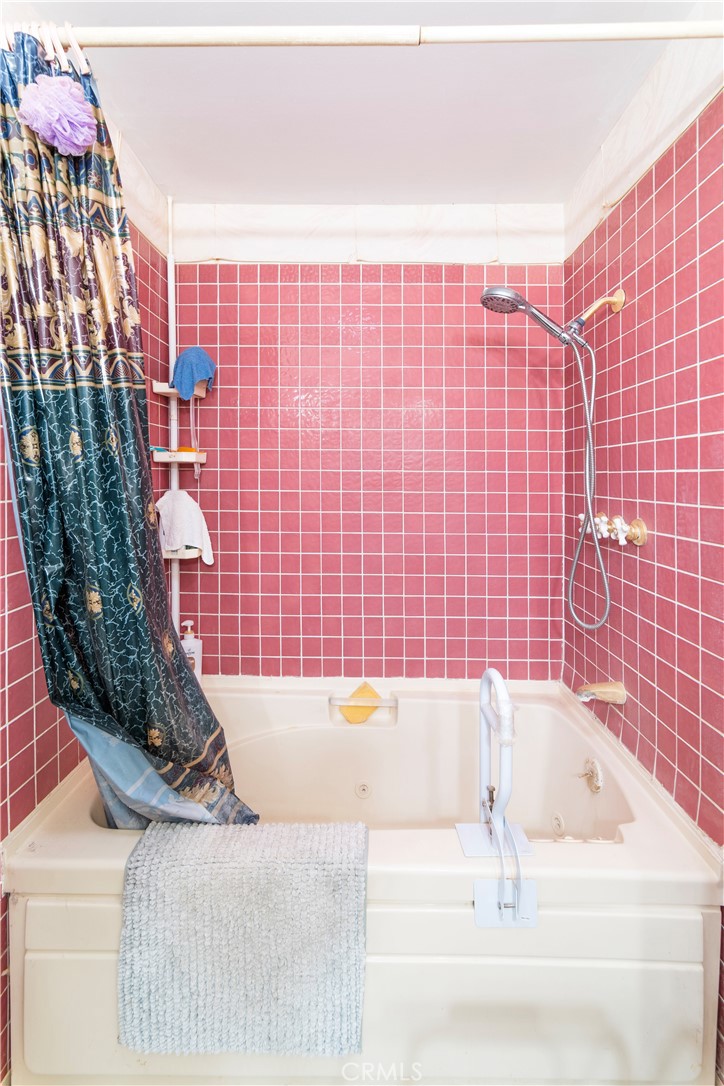 https://media.crmls.org/medias/e08993d7-ebdb-44c4-b9dd-5020ba9db7df.jpg?preset=X-Large