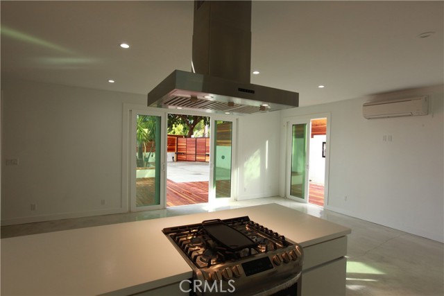 1220 Thorn W, San Diego CA: https://media.crmls.org/medias/e08a6447-1100-4be4-848c-c78a312587b8.jpg