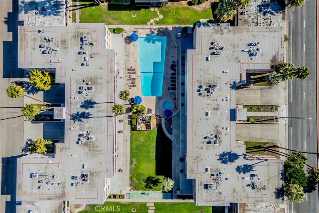 https://media.crmls.org/medias/e08a9ab2-09b4-405d-a469-d21f1cc31cb0.jpg?preset=X-Large