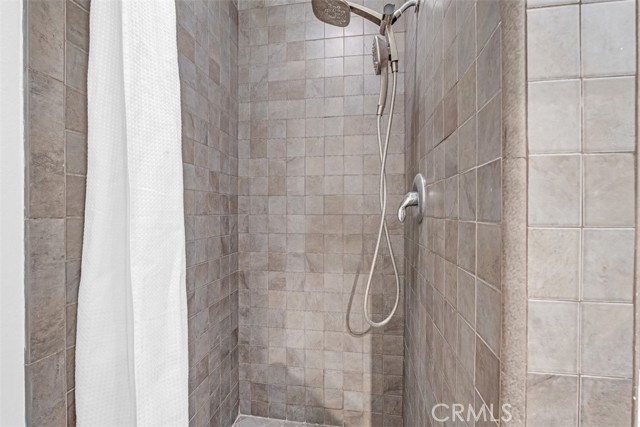 65 N Allen Avenue, Pasadena CA: https://media.crmls.org/medias/e08b60ff-7c9c-4914-aff5-7f9339dfd987.jpg