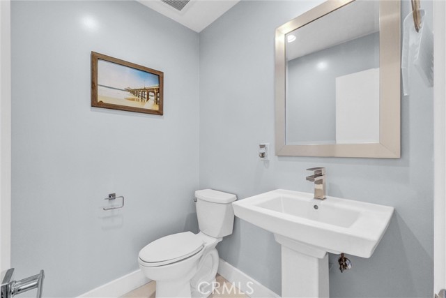 Detail Gallery Image 18 of 34 For 20291 Bancroft Cir, Huntington Beach,  CA 92646 - 4 Beds | 2/1 Baths