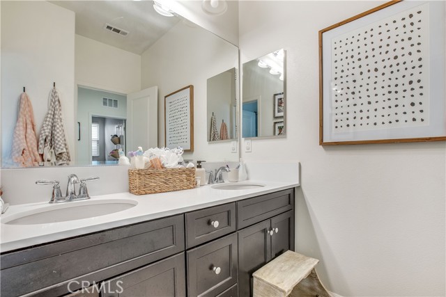 15730 Moonflower Avenue, Chino CA: https://media.crmls.org/medias/e08b7fc4-1adb-413b-9c04-49649be860ca.jpg