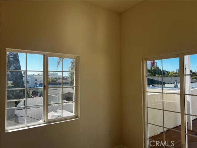 Detail Gallery Image 6 of 9 For 1471 Orange Ave, Long Beach,  CA 90813 - 3 Beds | 2 Baths