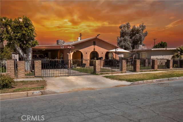 Detail Gallery Image 1 of 20 For 459 J St, Brawley,  CA 92227 - 4 Beds | 4 Baths