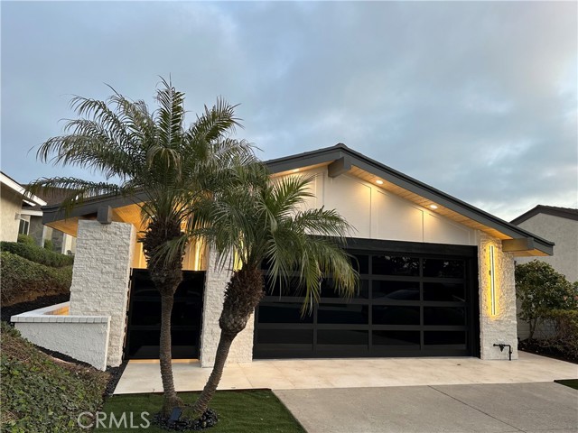 Detail Gallery Image 2 of 41 For 10 White Water Dr, Corona Del Mar,  CA 92625 - 2 Beds | 2 Baths