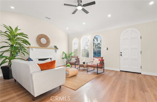 Detail Gallery Image 6 of 37 For 5414 Hillcrest, Los Angeles,  CA 90043 - 3 Beds | 2 Baths