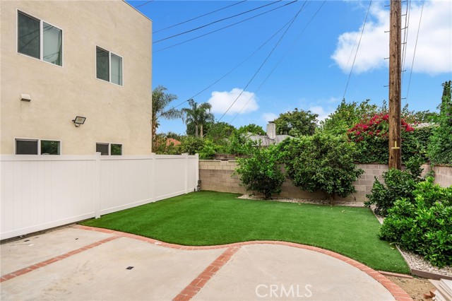 Detail Gallery Image 5 of 12 For 8957 Amigo Ave, Northridge,  CA 91324 - 6 Beds | 5 Baths