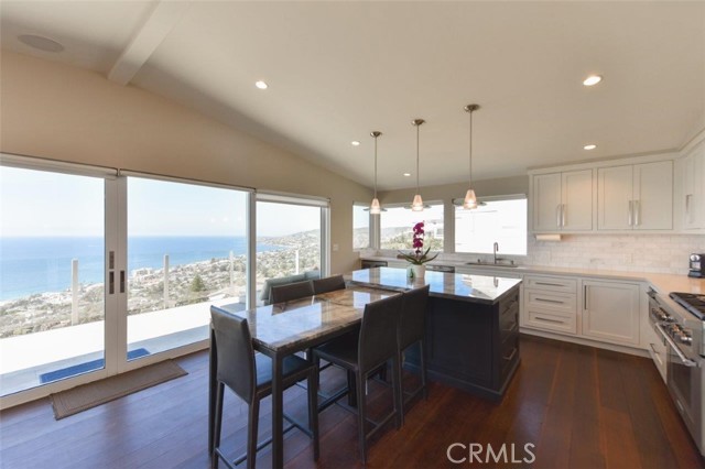 Detail Gallery Image 12 of 38 For 2192 Crestview Dr, Laguna Beach,  CA 92651 - 3 Beds | 3/1 Baths