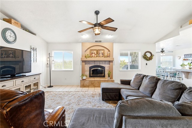 Detail Gallery Image 19 of 58 For 7330 Smoke Tree, Phelan,  CA 92371 - 4 Beds | 3 Baths