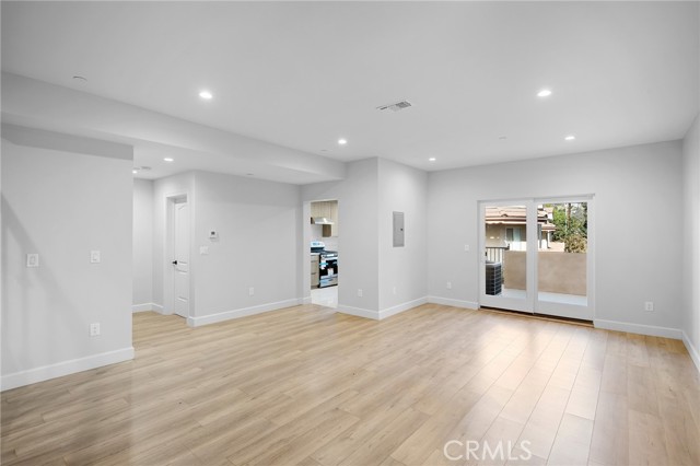 Detail Gallery Image 9 of 36 For 357 Harvey Dr #103,  Glendale,  CA 91206 - 3 Beds | 2/1 Baths