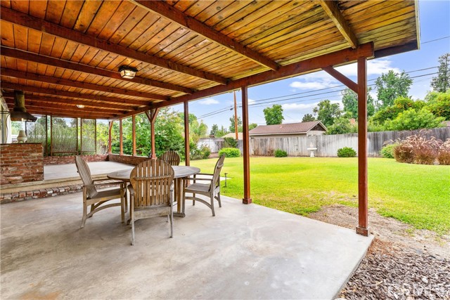 8333 Calmosa Avenue, Whittier CA: https://media.crmls.org/medias/e090725f-b2bc-4b97-87af-61d66b4a25d4.jpg