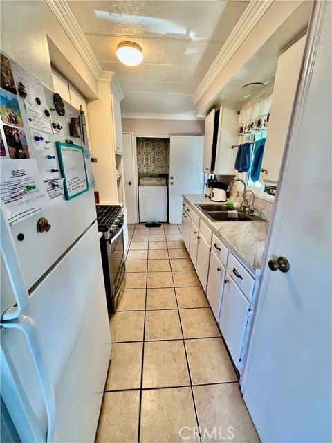 Detail Gallery Image 11 of 49 For 1081 Arrow Hwy, Azusa,  CA 91702 - 3 Beds | 2 Baths