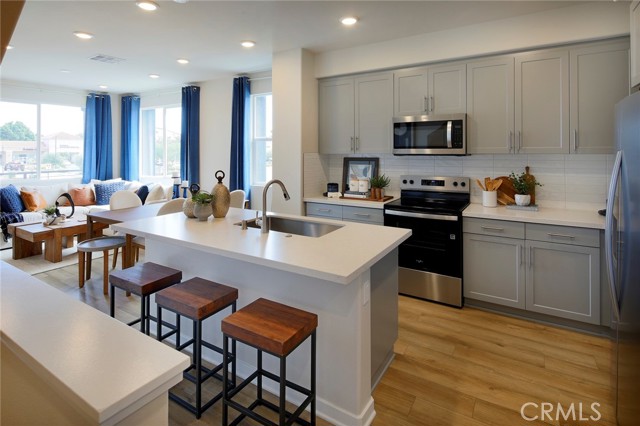 Detail Gallery Image 6 of 22 For 9529 Hannah Way, Riverside,  CA 92503 - 4 Beds | 4 Baths