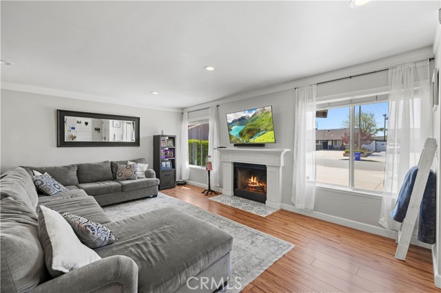 Detail Gallery Image 6 of 36 For 27036 Langside Ave, Canyon Country,  CA 91351 - 5 Beds | 2 Baths