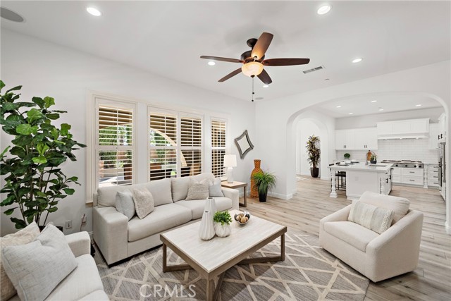 4 Dennis Lane, Ladera Ranch CA: https://media.crmls.org/medias/e0926637-6437-47e5-ab2f-8331b2efeddb.jpg