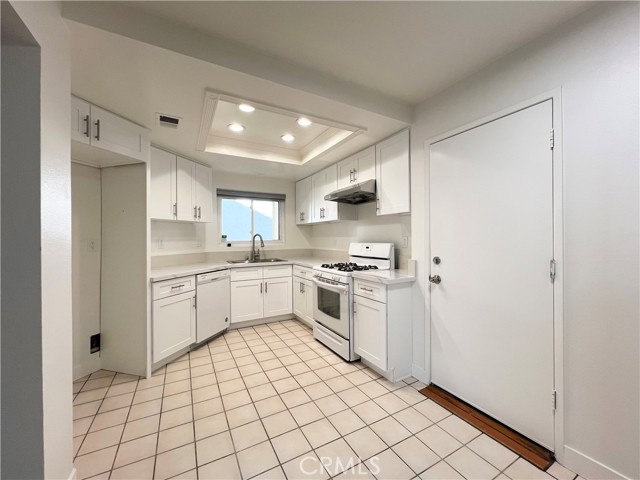 Detail Gallery Image 3 of 15 For 2123 Dublin #2,  Diamond Bar,  CA 91765 - 4 Beds | 3 Baths