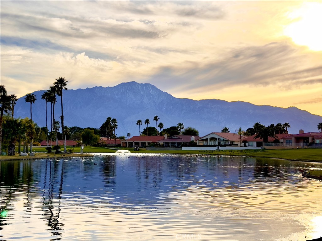https://media.crmls.org/medias/e0937dd4-c973-4eba-a158-f7d443fecce7.jpg?preset=X-Large