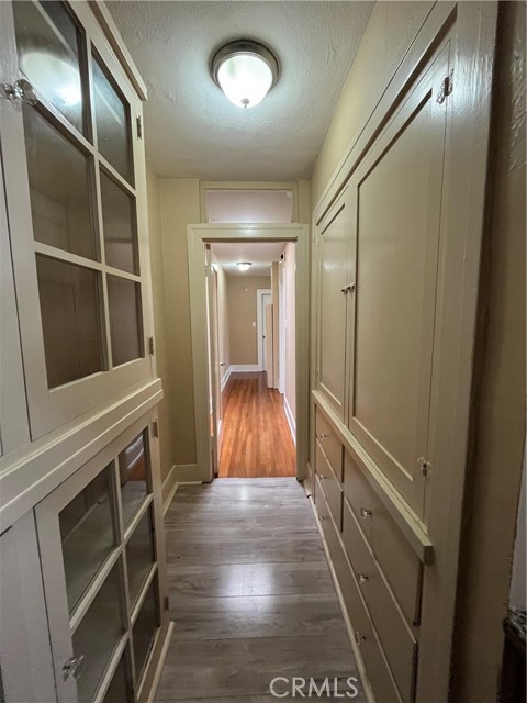 Detail Gallery Image 4 of 6 For 14458 Brand Ave, San Fernando,  CA 91340 - 2 Beds | 1 Baths