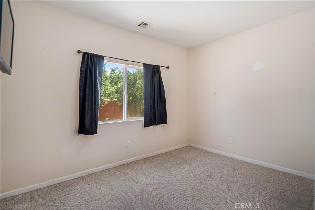 https://media.crmls.org/medias/e094b5ad-1748-44d0-bb9b-aab19aadcb10.jpg?preset=X-Large