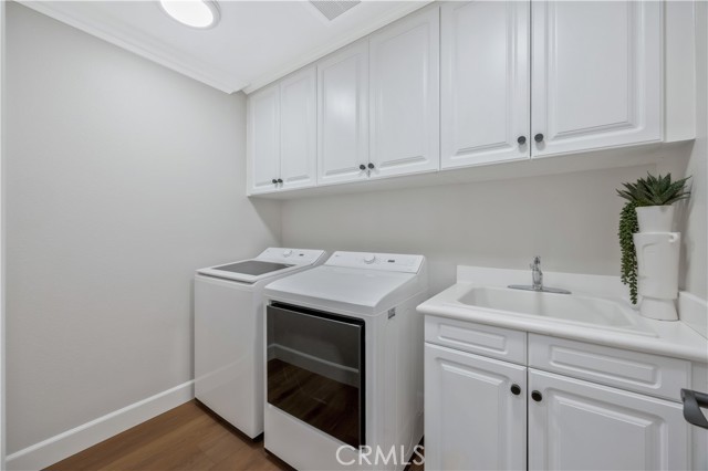 9 Whitford, Irvine CA: https://media.crmls.org/medias/e094c883-9984-4578-b8c7-af96c3a0c65d.jpg
