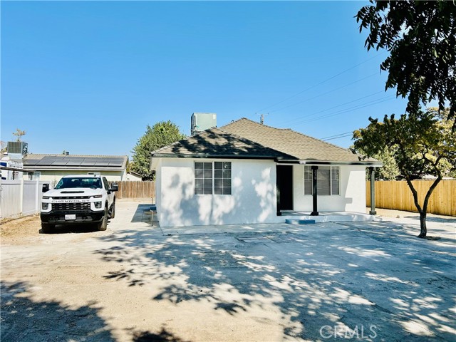 Detail Gallery Image 3 of 17 For 230 N 12th St, Chowchilla,  CA 93610 - 3 Beds | 2 Baths