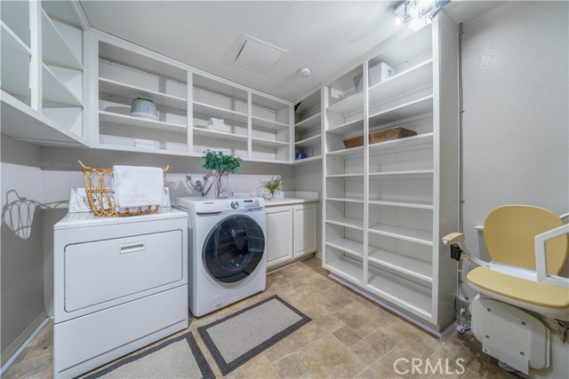 Detail Gallery Image 38 of 40 For 14100 Dickens St #4,  Sherman Oaks,  CA 91423 - 2 Beds | 2/1 Baths