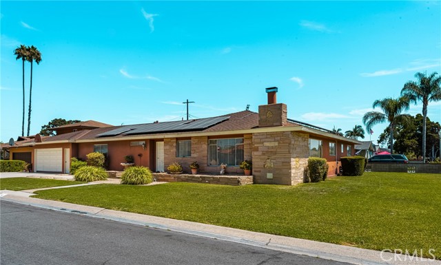 Detail Gallery Image 2 of 46 For 500 N Meadowbrook Pl, Anaheim,  CA 92801 - 4 Beds | 2/1 Baths