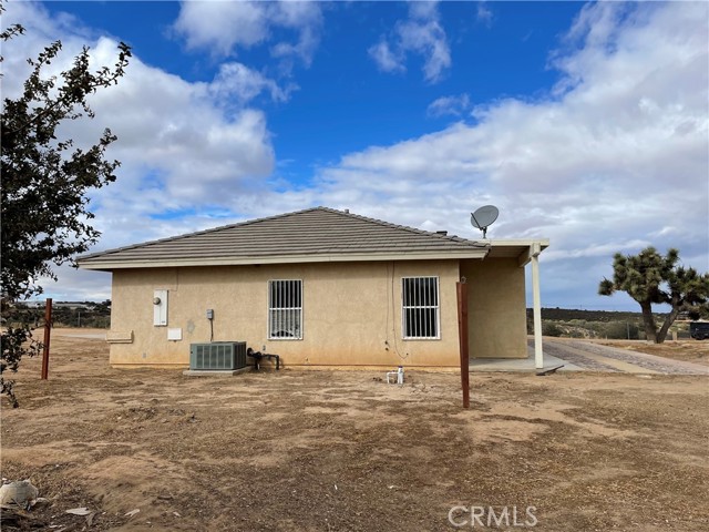 Detail Gallery Image 7 of 21 For 11155 Prairie, Oak Hills,  CA 92344 - 4 Beds | 3 Baths