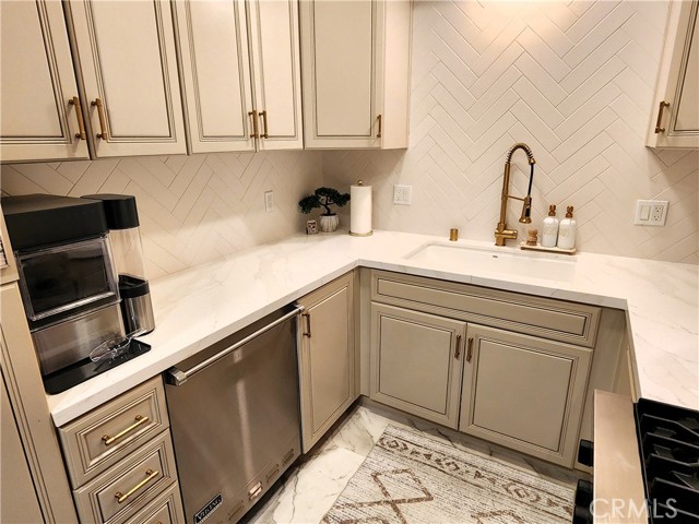 Detail Gallery Image 14 of 34 For 820 S Bedford #105,  Los Angeles,  CA 90035 - 2 Beds | 2/1 Baths