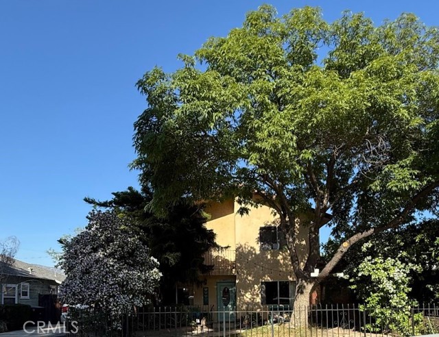 142 N Brighton Street, Burbank CA: https://media.crmls.org/medias/e0969061-8f3c-4b42-b40e-922e5172c979.jpg