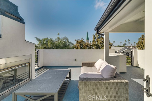 Detail Gallery Image 49 of 67 For 608 Heliotrope, Corona Del Mar,  CA 92625 - 4 Beds | 4 Baths