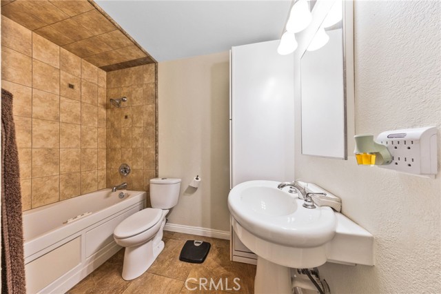 Detail Gallery Image 48 of 65 For 144 Grace Ave, La Habra,  CA 90631 - 6 Beds | 4 Baths