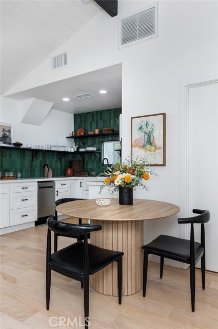 1217 Avenue 56, Highland Park CA: https://media.crmls.org/medias/e0979eff-4f6f-4e30-94ae-61944ff6a83a.jpg