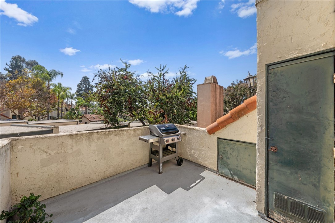 Detail Gallery Image 13 of 30 For 333 N Melrose Dr #H,  Vista,  CA 92083 - 1 Beds | 1 Baths