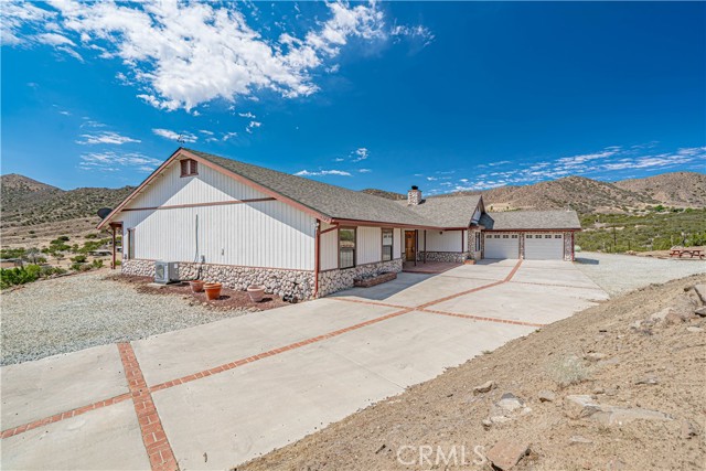5329 Hubbard Road, Acton CA: https://media.crmls.org/medias/e099acbe-a897-469d-96e9-6ce18715e81d.jpg