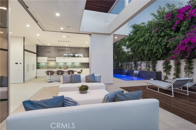 627 N Vista Street, Los Angeles CA: https://media.crmls.org/medias/e09b14ed-c082-4fea-974f-8889c102f210.jpg
