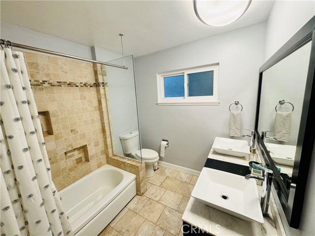 Detail Gallery Image 14 of 44 For 11905 Paso Robles, Granada Hills,  CA 91344 - 4 Beds | 3 Baths