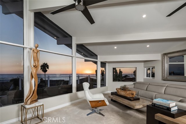 2 Camel Point Drive, Laguna Beach CA: https://media.crmls.org/medias/e09b36fa-d18a-443e-929f-60af07f64d69.jpg
