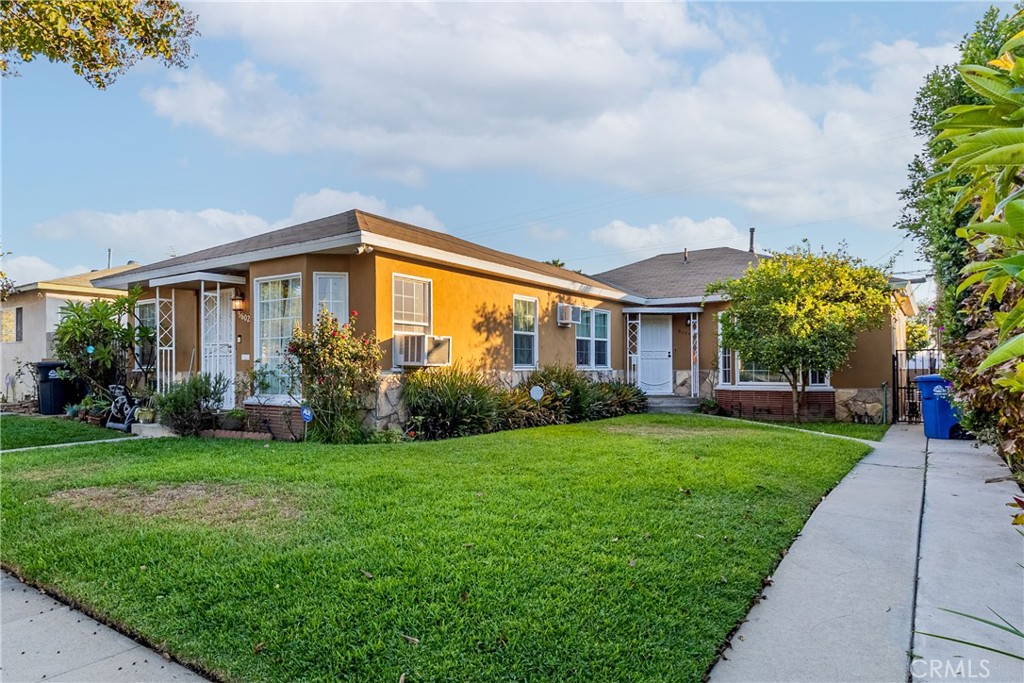 Duplex at 5600 Via San Delarro