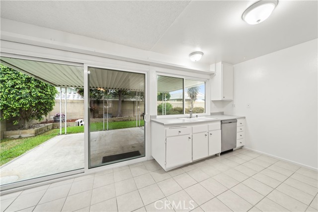 Detail Gallery Image 6 of 15 For 19111 Lindsay Ln, Huntington Beach,  CA 92646 - 3 Beds | 2 Baths